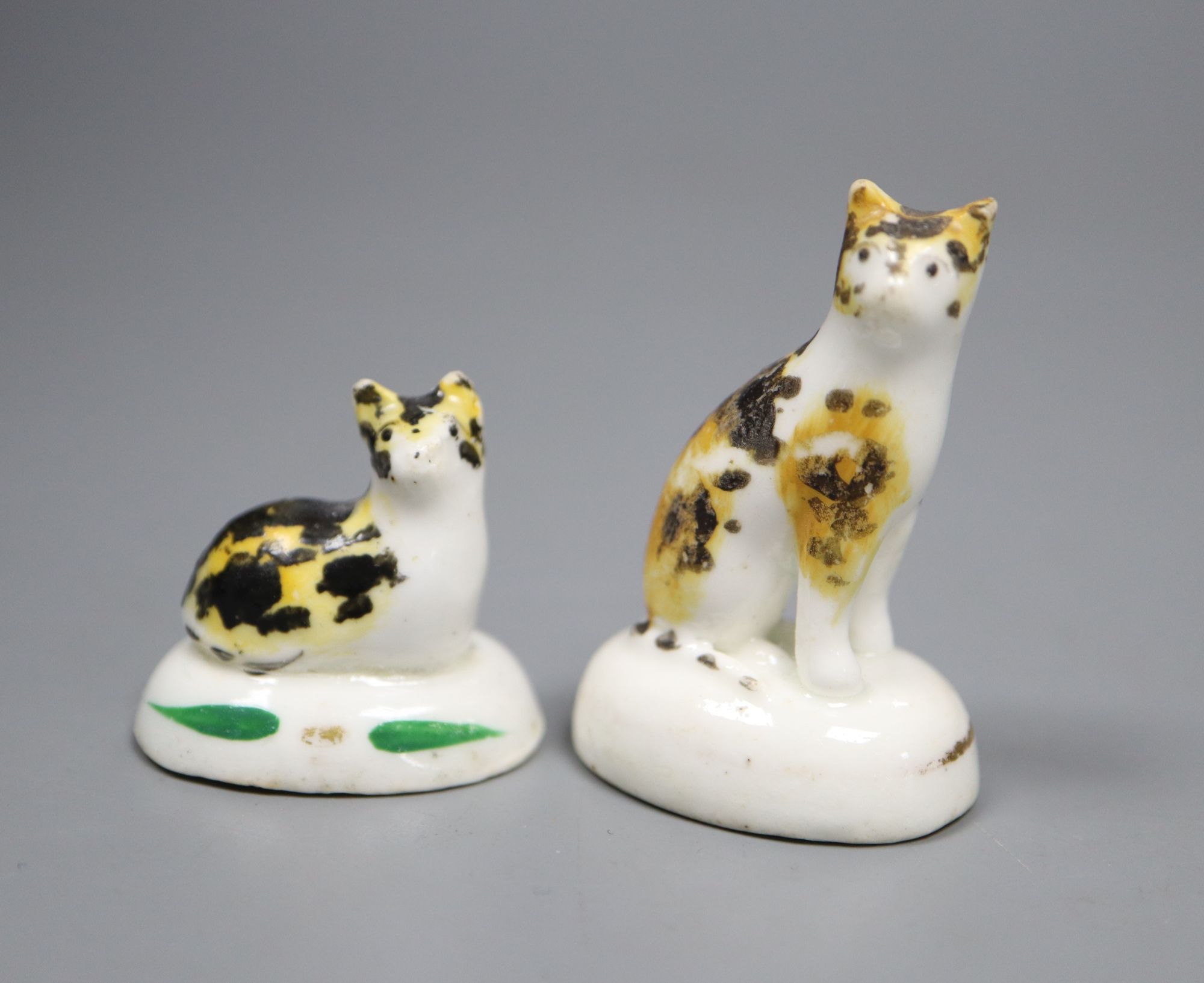 Two Staffordshire porcelain figures of kittens, c.1835-50, 3cm and 4.6cm high